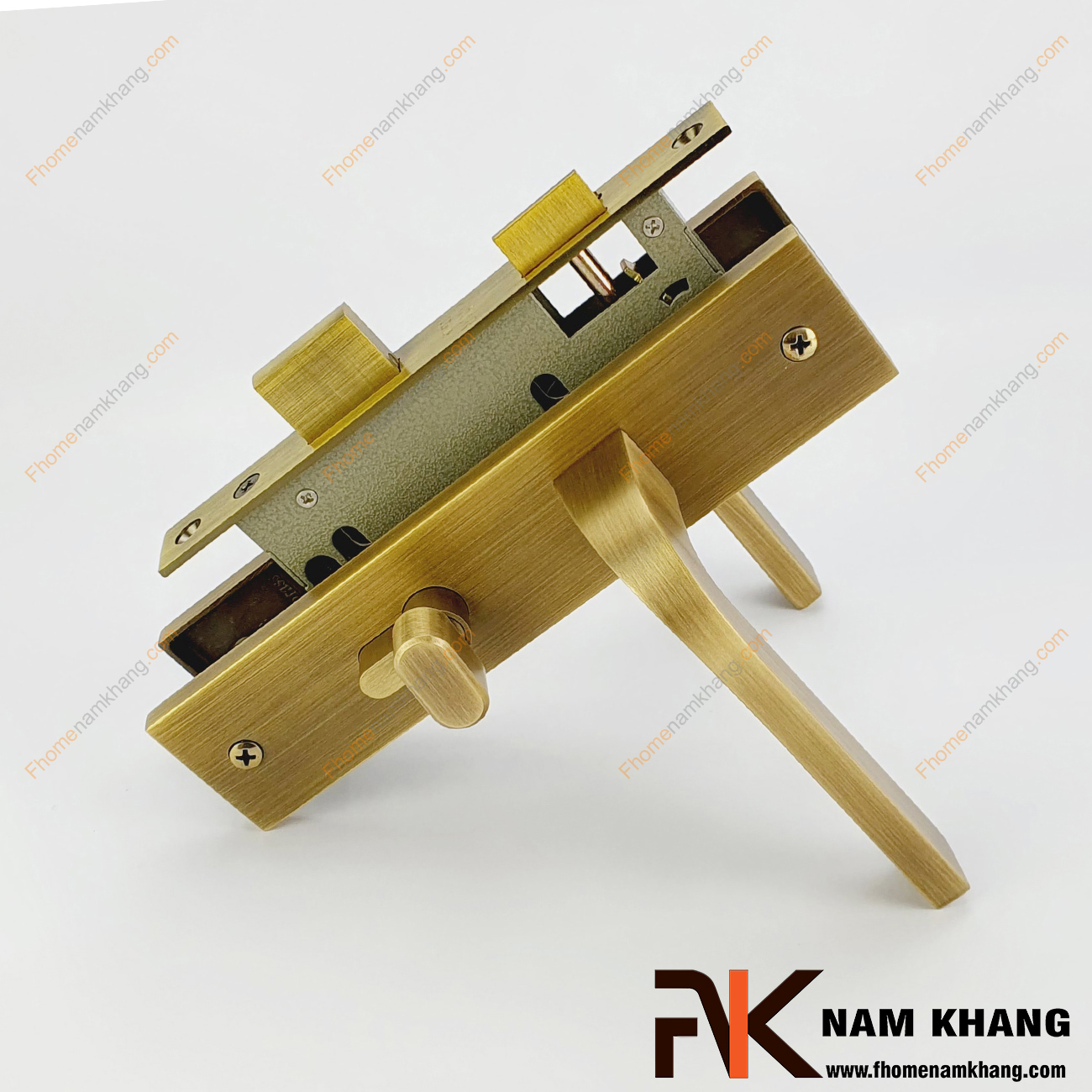 Khóa cửa phòng ngủ màu đồng rêu NK562M-RX là sản phẩm được sản xuất từ đồng cao cấp, có độ bền cao và kết cấu bền chặt. 