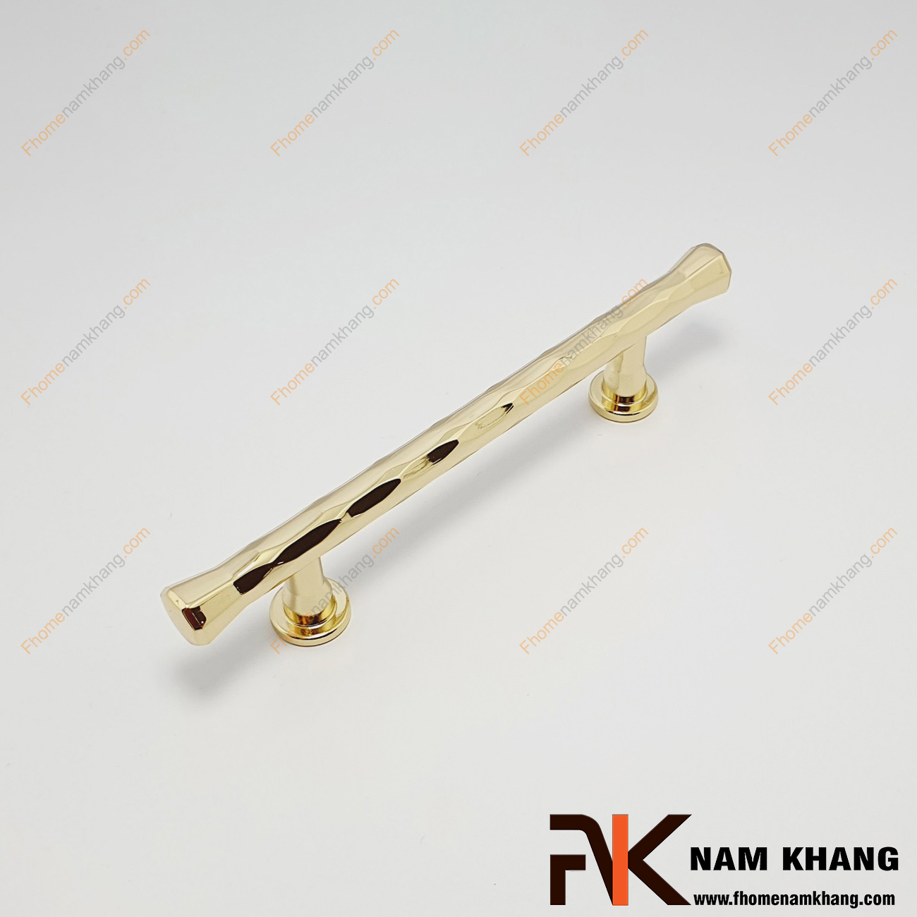 Tay nắm cửa tủ thanh T vàng bóng NK279L-VB, tay nắm tủ dạng thanh tròn với điểm nhấn trên thân có chia đốt các đoạn và được xử lý kỹ thuật tốt. 