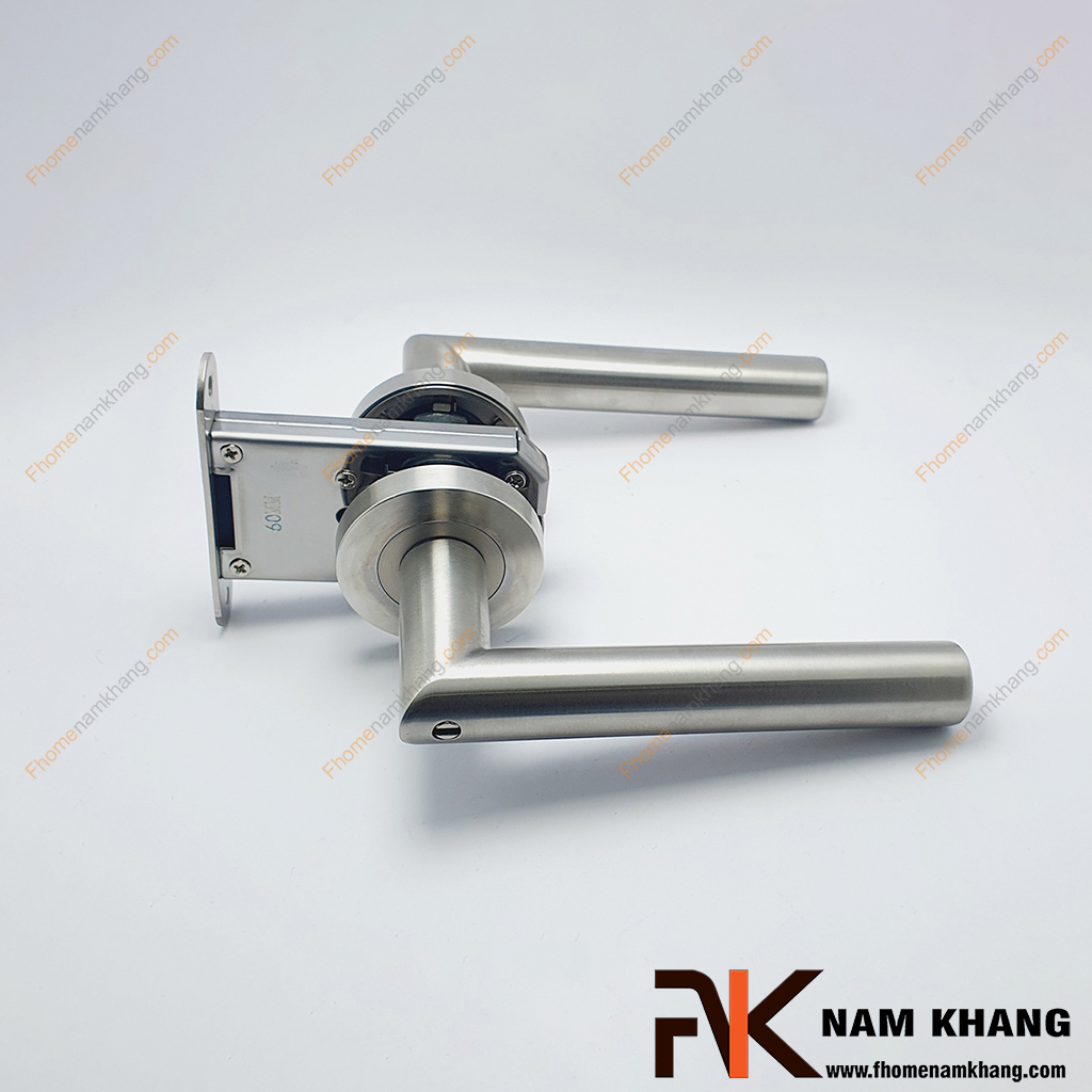 Khóa cửa tay gạt thân tròn inox NK504-TC Bộ khóa cửa có thiết kế hiện đại với chất liệu kim loại không gỉ, bề mặt hoàn thiện mờ xước giúp tăng vẻ sang trọng và hạn chế bám dấu vân tay.