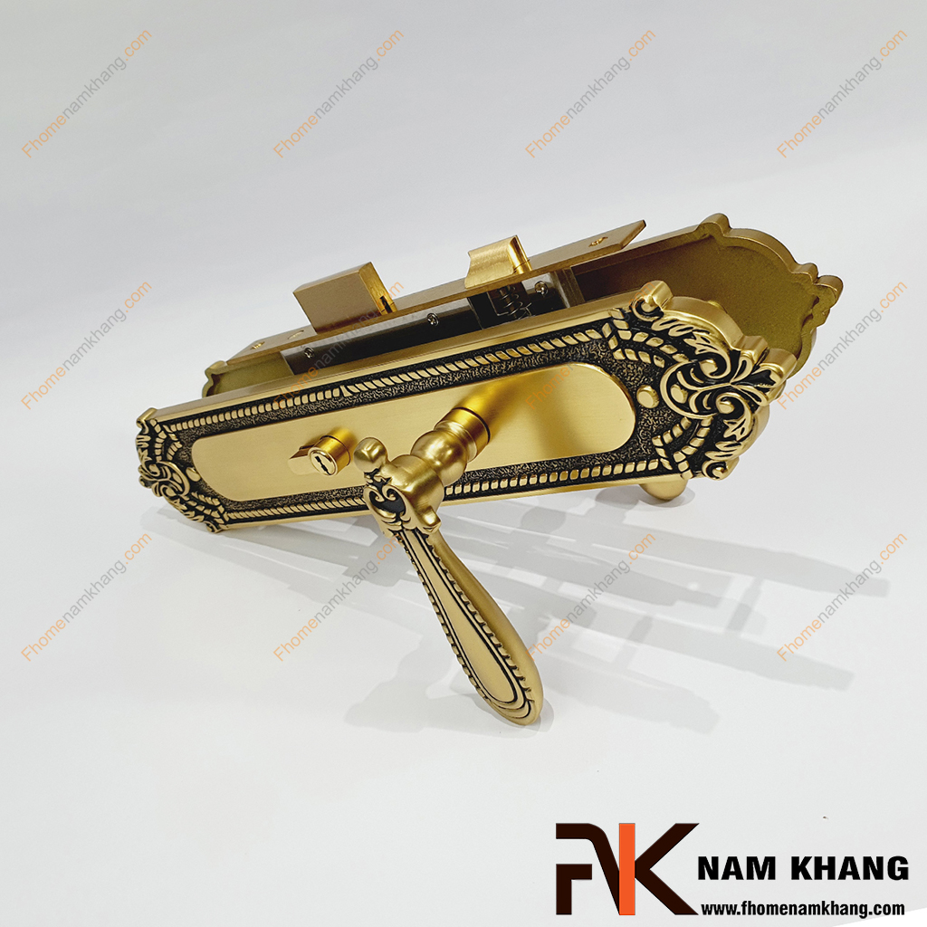 Khóa cửa cao cấp từ chất liệu đồng phối hoa văn cổ điển hoàng gia NK582L-OR là mẫu khóa cửa tầm trung với kích thước chuyên dùng cho cửa chính trong không gian nhà ở