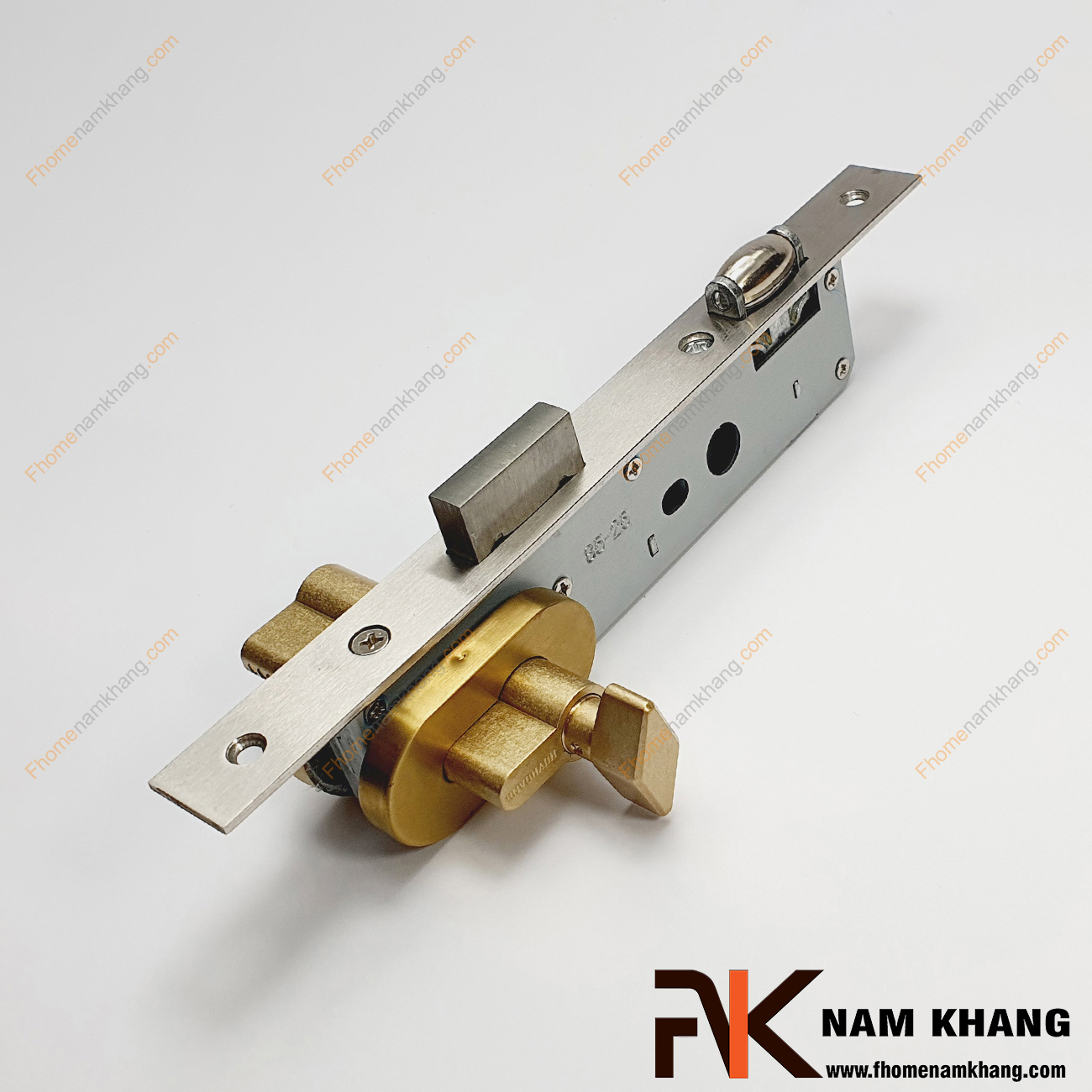 Khóa âm cửa mở NK556H-VD là một sản phẩm khóa cửa rát nhỏ gọn với ốp bo tròn màu đồng vàng và mang độ bền cao.