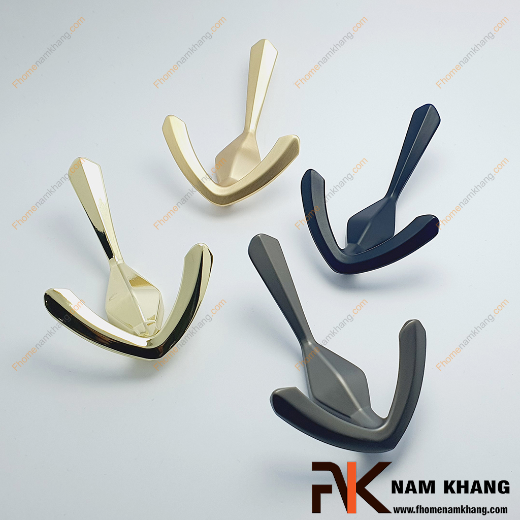 Móc treo tường kiểu dáng mỏ neo màu xám NK122M-X - có thiết kế 3 đầu móc treo, 1 móc trên cùng dùng để treo mũ, túi, khăn choàng, 2 móc dưới cong chữ U giúp giữ áo khoác, balo hoặc đồ nặng. 