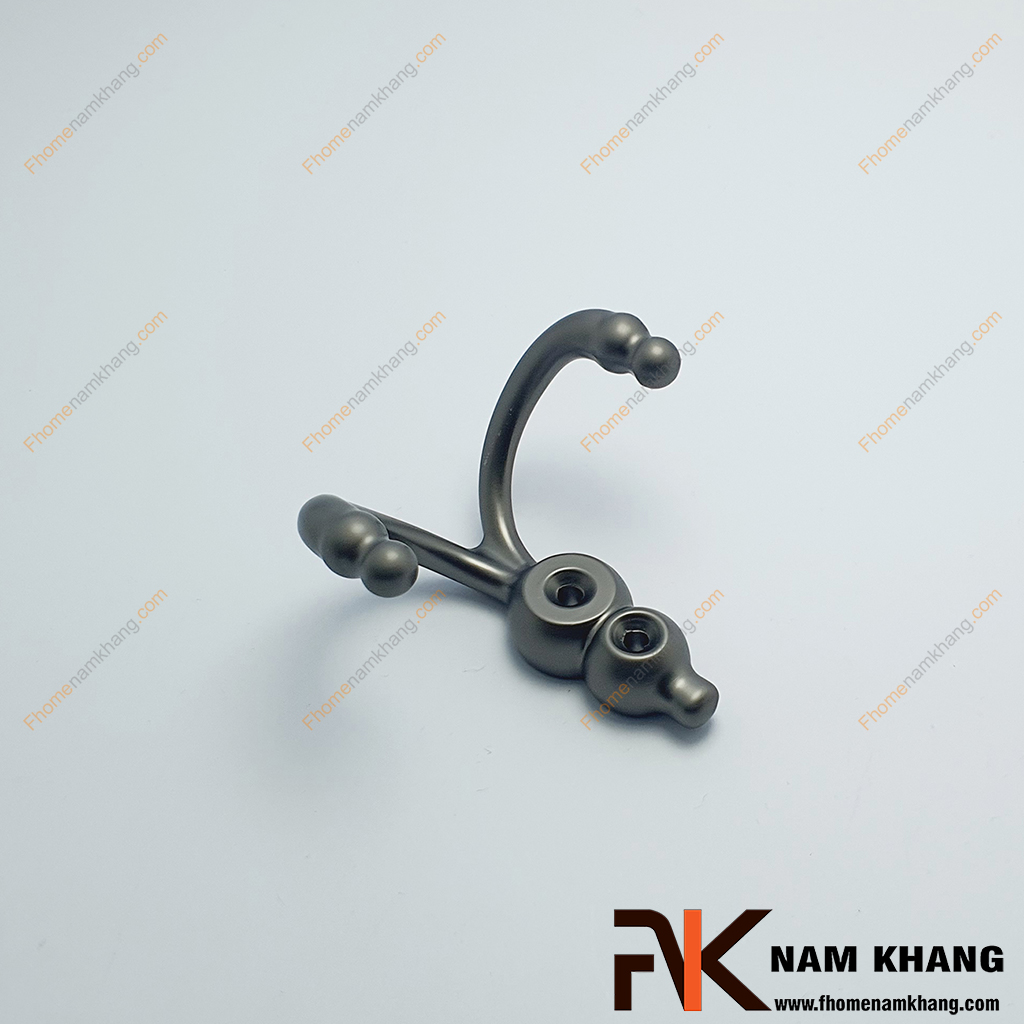 Móc treo tường cao cấp màu xám NK123T-X - Móc treo có thiết kế hai chấu hình vòng cung, đầu móc được bo tròn giúp treo đồ an toàn mà không làm hỏng vải.