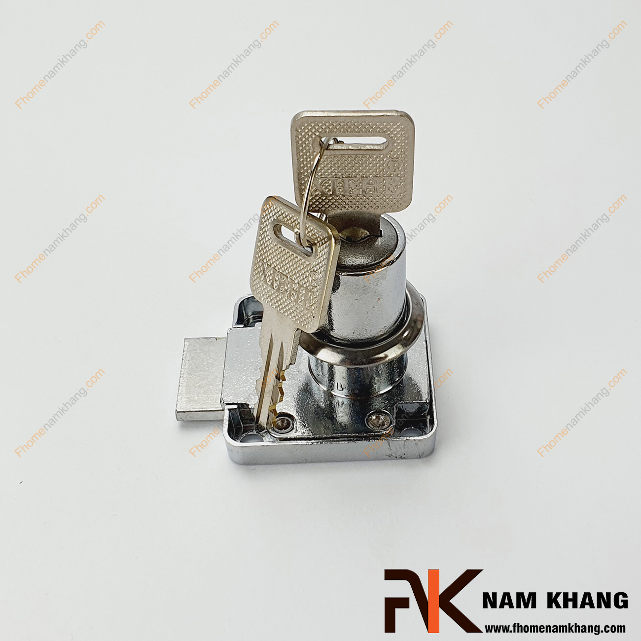 Khóa cửa tủ - Khóa cổ cao NK710-KCC dòng khóa tủ nhỏ thông dụng được sử dụng rất nhiều trên thị trường. Ở hầu hết các loại tủ kệ, tủ quần áo bằng gỗ, bằng nhôm, sắt đều có thể sử dụng được loại khóa này. 