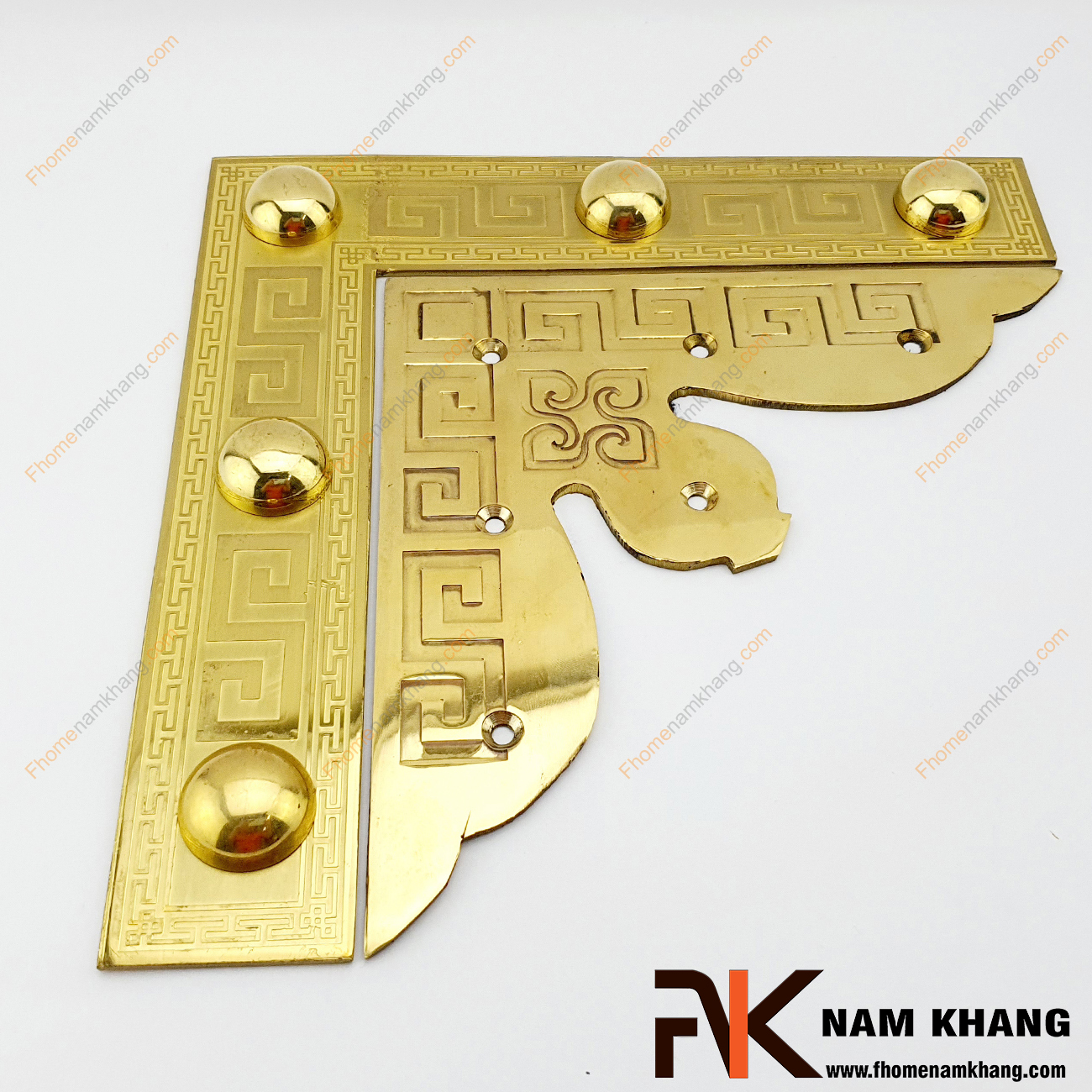 Ke góc cửa gỗ màu đồng vàng bằng đồng NK188-KVM thường dùng cho cửa chính, cửa cổng và đặc biệt là các loại cửa chất liệu gỗ quý mang đến vẻ uy nghiêm, sang trọng của gia chủ.