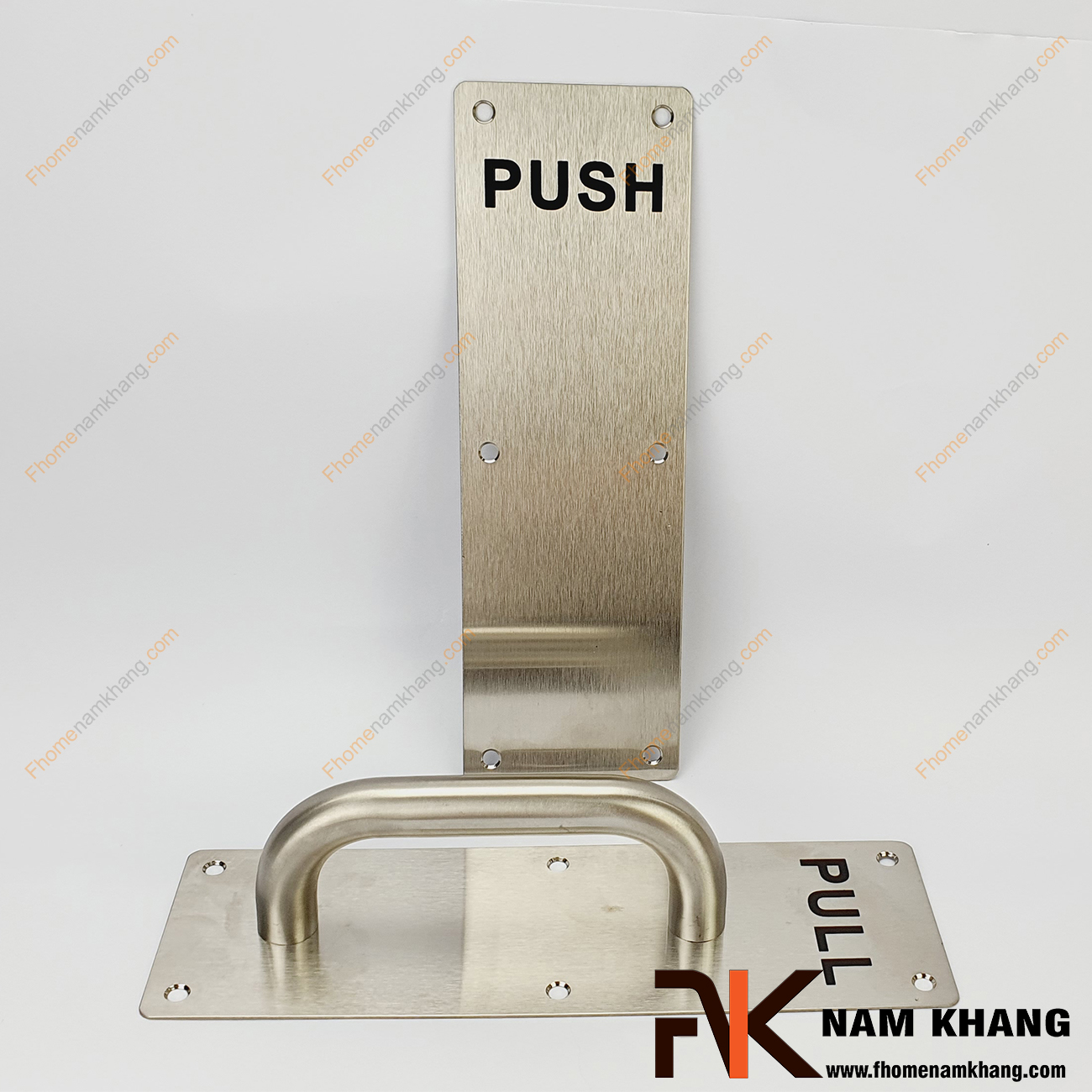 Tay nắm cửa PULL PUSH NK630-INOX là dạng tay nắm chuyên dùng cho các dạng cửa đóng mở 1 chiều hoặc 2 chiều. Tay PULL dùng cho chiều kéo và hoặc kéo ra, tay PUSH dùng cho chiều đẩy. Bộ tay nắm này rất tiện lợi, cực kì dễ lắm đặt và sử dụng đơn giản.