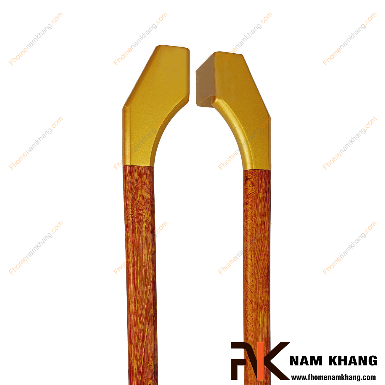 Tay nắm cửa chính bằng inox màu vàng mờ phối gỗ đỏ NKC023L-GD đa dạng trong phong cách phối hợp, có thể sử dụng trên cửa mở 1 cánh, cửa mở 2 cánh hoặc cửa lùa 1 cánh, 2 cánh.
