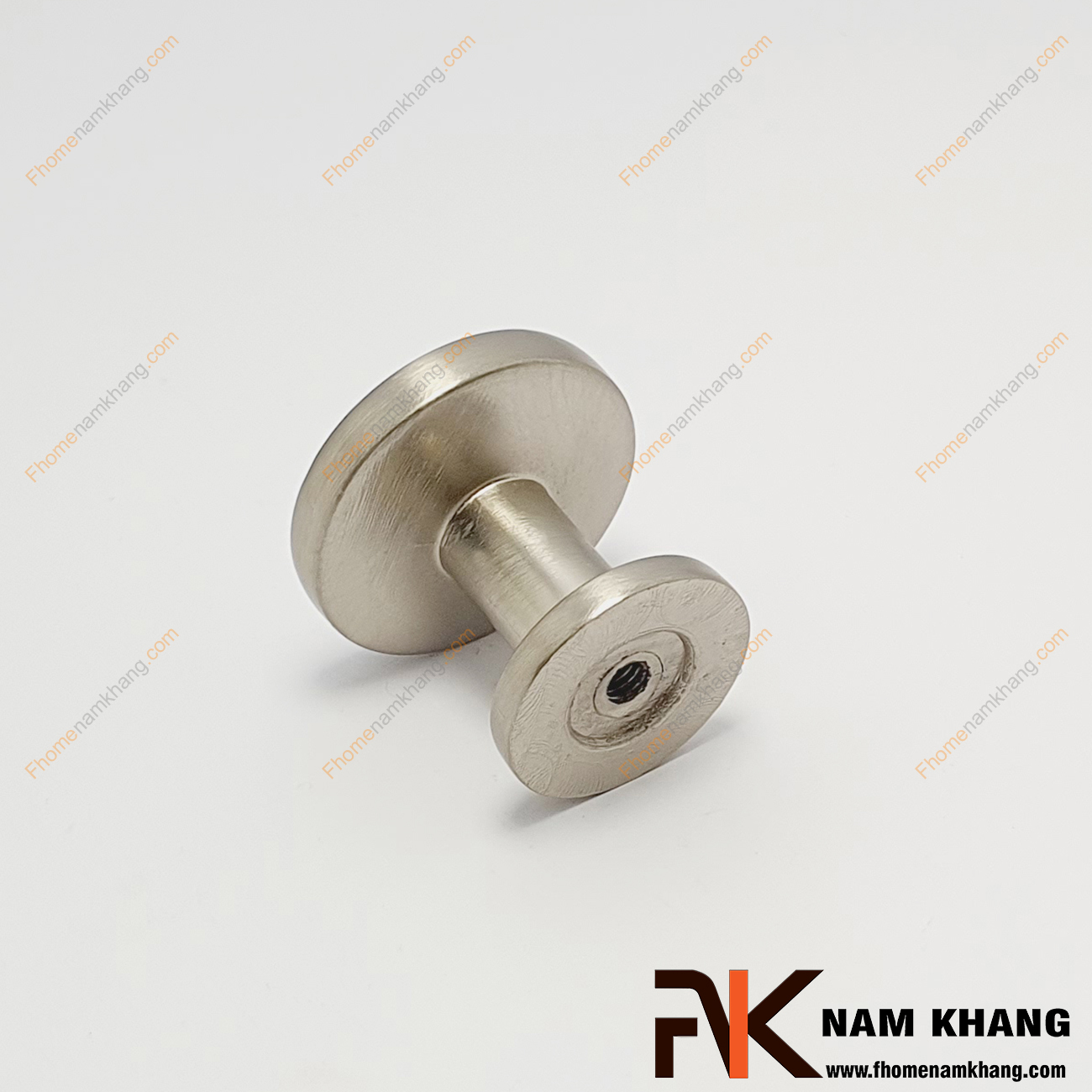 Núm cửa tủ dạng tròn màu ghi xước NK267-GX - một dòng núm cửa tủ nhỏ gọn nhưng cực kỳ tiện lợi và được sử dụng phổ biến trong không gian nội ngoại thất.