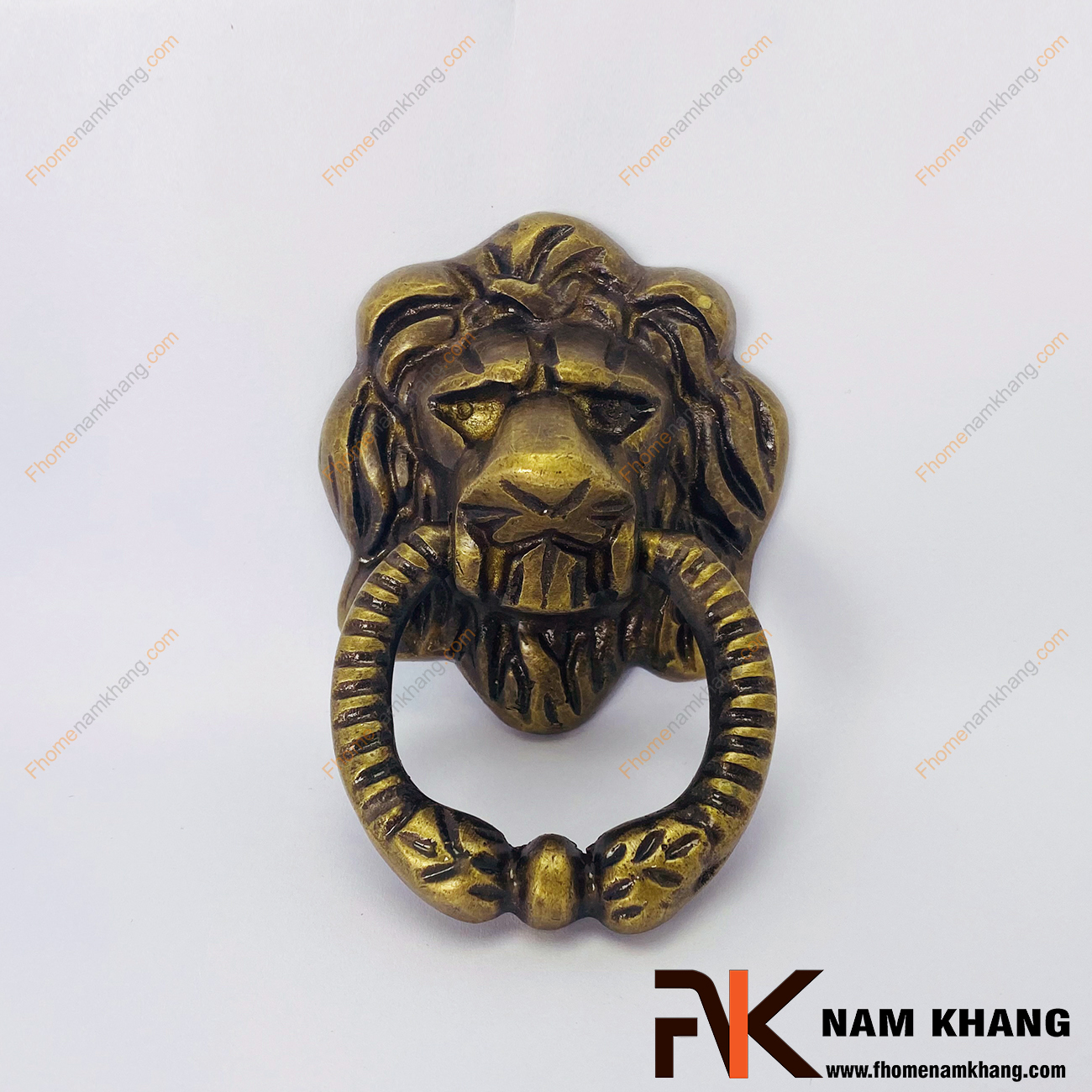 Núm đồng đầu sư tử NKD042-70-90C là một sản phẩm nội thất được chế tạo lấy cảm hứng từ sự uy quyền của loài sư tử dũng mãnh.
