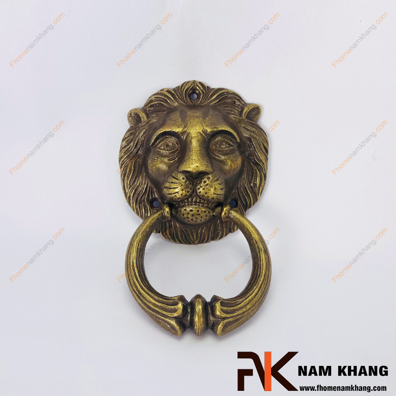 Núm đồng đầu sư tử NKD096 là một sản phẩm nội thất được chế tạo lấy cảm hứng từ sự uy quyền của loài sư tử dũng mãnh.