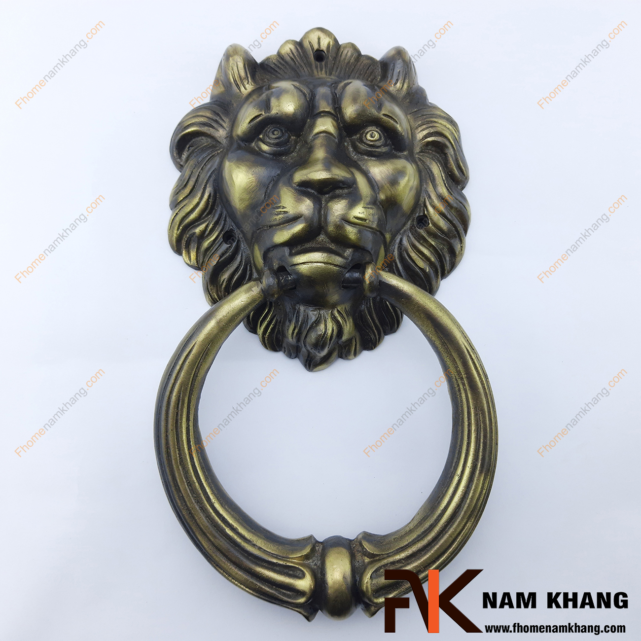 Núm đồng đầu sư tử NKD097-350 là một sản phẩm nội thất được chế tạo lấy cảm hứng từ sự uy quyền của loài sư tử dũng mãnh