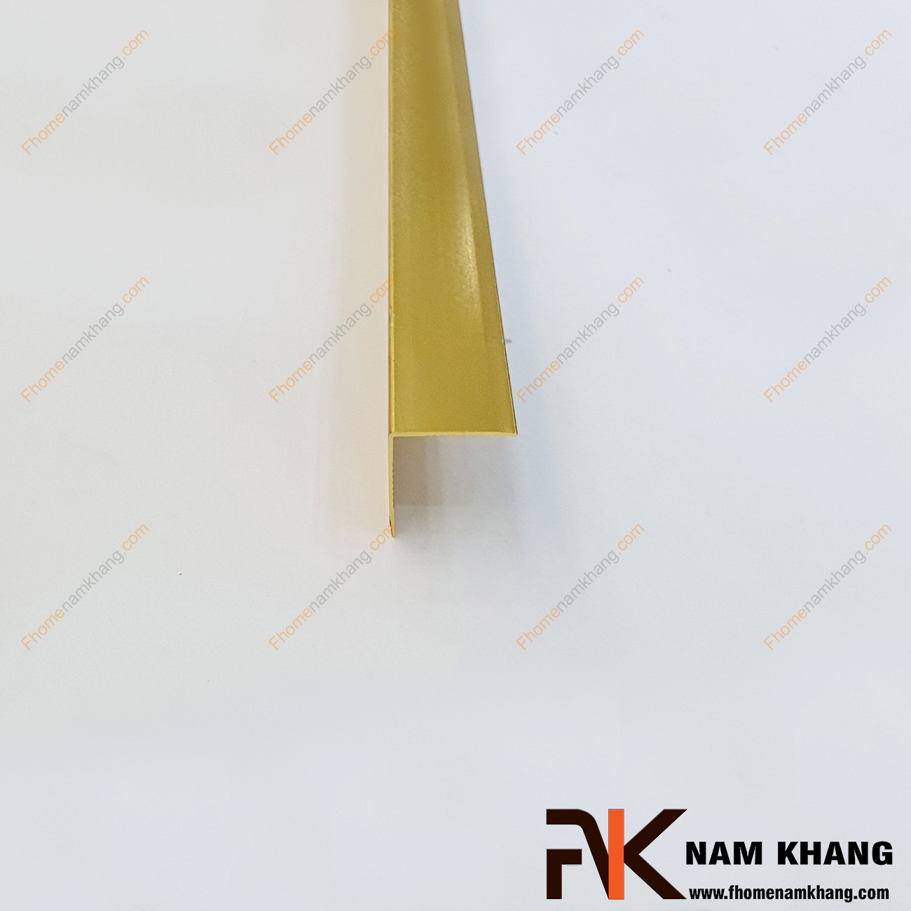 Nẹp chữ V trang trí cạnh gỗ màu vàng bóng NKG-NVV là sản phẩm thường được sử dụng nẹp ở vị trí tiếp xúc giữa 2 bề mặt tấm gỗ.
