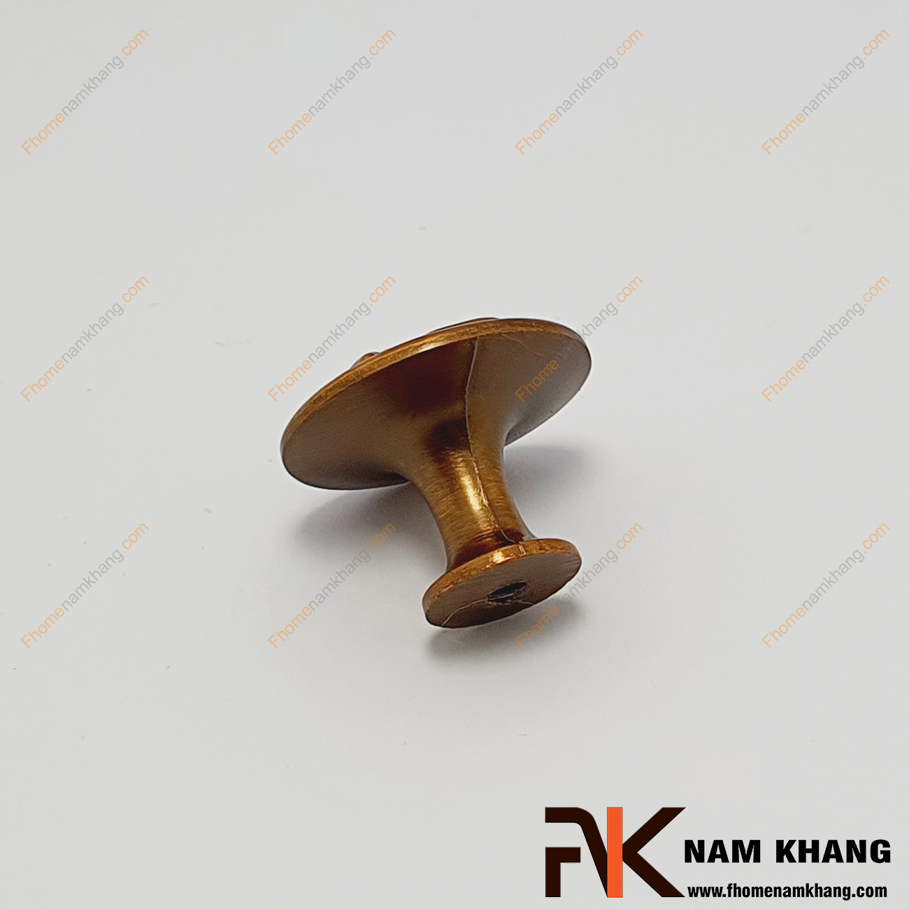 Núm tủ tròn họa tiết mạ màu cafe NK226L-CF được thiết kế từ hợp kim nguyên khối mang đậm sự tinh tế và tiện lợi .