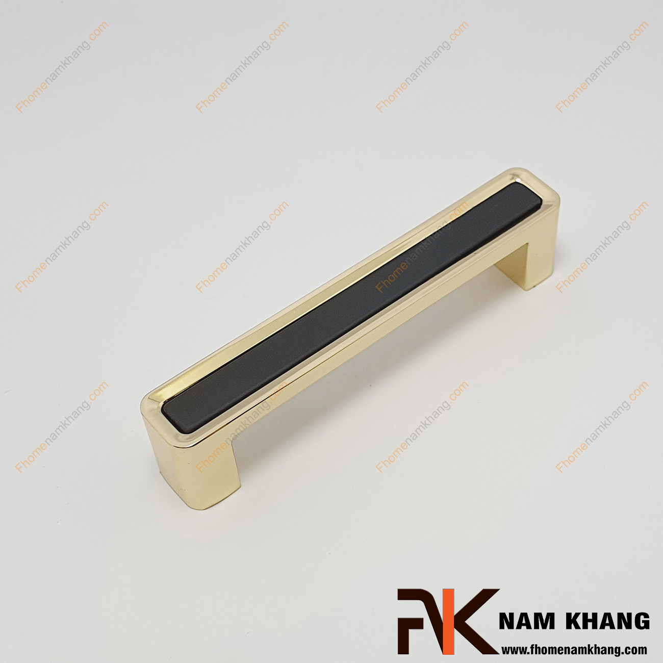 Tay nắm tủ phối hợp đế vàng bóng NK398L-DCN - dòng tay nắm tủ đặc trưng cho thiết kế tay nắm tủ lắp ghép từ 2 phần riêng biệt ấn tượng hút điểm nhìn.