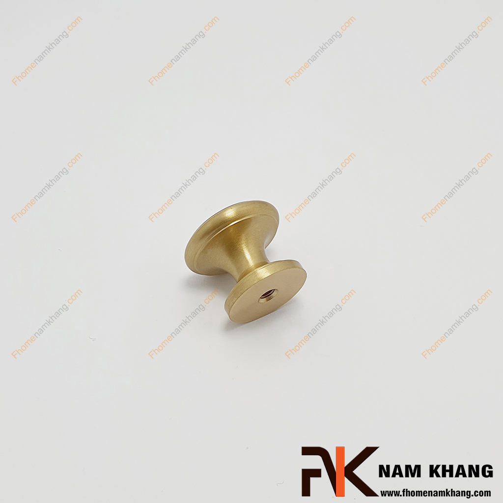 Núm cửa tủ dạng tròn bằng đồng NK267-VB t thiết kế rất đơn giản, một chất liệu chất lượng cao, một sản phẩm đáp ứng được tất cả các tiêu chí nội thất. 