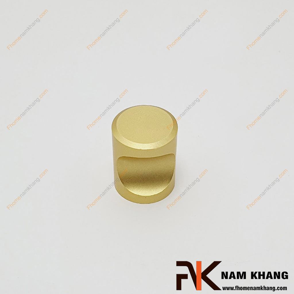 Núm cửa tủ màu vàng NK057-V, sản phẩm phụ kiện tủ kệ nhỏ gọn được sử dụng rộng rãi trong sản xuất lắp đặt các dạng tủ kệ ngăn kéo và trong trang trí không gian nội ngoại thất.