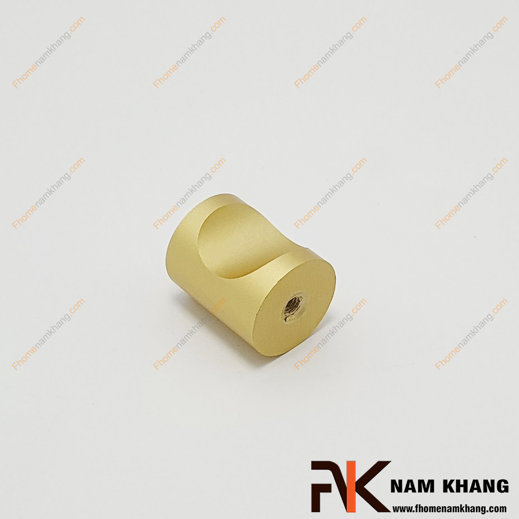 Núm cửa tủ màu vàng NK057-V, sản phẩm phụ kiện tủ kệ nhỏ gọn được sử dụng rộng rãi trong sản xuất lắp đặt các dạng tủ kệ ngăn kéo và trong trang trí không gian nội ngoại thất.