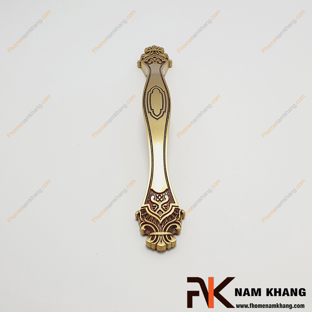 Tay nắm cửa tủ đồng vàng cao cấp phối hoa văn cổ điển NK497D-RC-C - dòng tay nắm tủ cao cấp với sự phối hợp thẩm mĩ của nhiều dạng hoa văn cổ điển, hoàng gia, cung điện