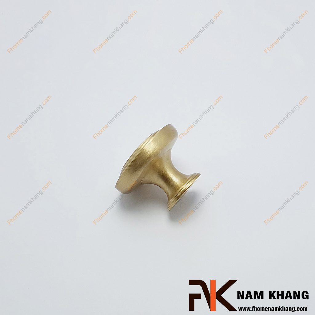 Núm mở cửa tủ bằng đồng vàng NK149D-DVM - Sản phẩm núm nắm cửa tủ được chế tác từ chất liệu đồng với tông vàng nhạt thanh lịch