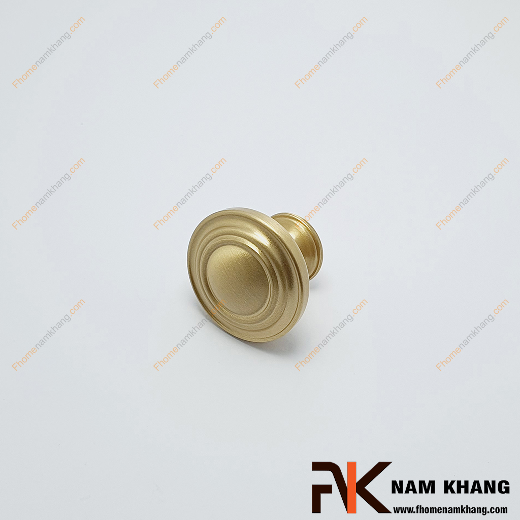 Núm mở cửa tủ bằng đồng vàng NK149D-DVM - Sản phẩm núm nắm cửa tủ được chế tác từ chất liệu đồng với tông vàng nhạt thanh lịch