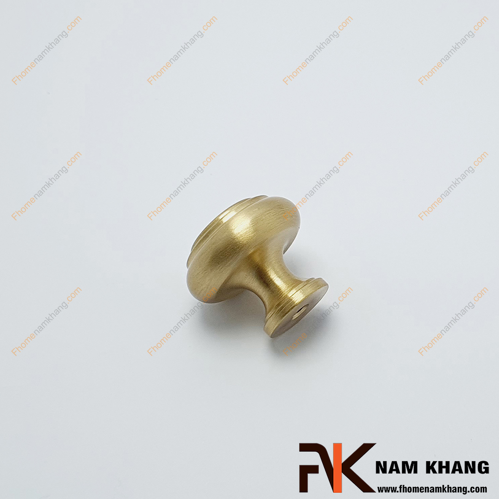 Núm đồng nắm cửa tủ NK522D-30DVM  - Sản phẩm núm nắm cửa tủ được làm từ chất liệu đồng với lớp hoàn thiện vàng mờ sang trọng, mang đến vẻ đẹp ấm áp và tinh tế cho không gian nội thất.