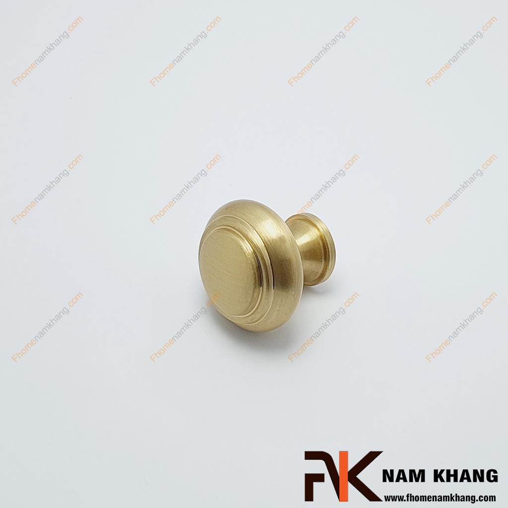 Núm đồng nắm cửa tủ NK522D-30DVM  - Sản phẩm núm nắm cửa tủ được làm từ chất liệu đồng với lớp hoàn thiện vàng mờ sang trọng, mang đến vẻ đẹp ấm áp và tinh tế cho không gian nội thất.