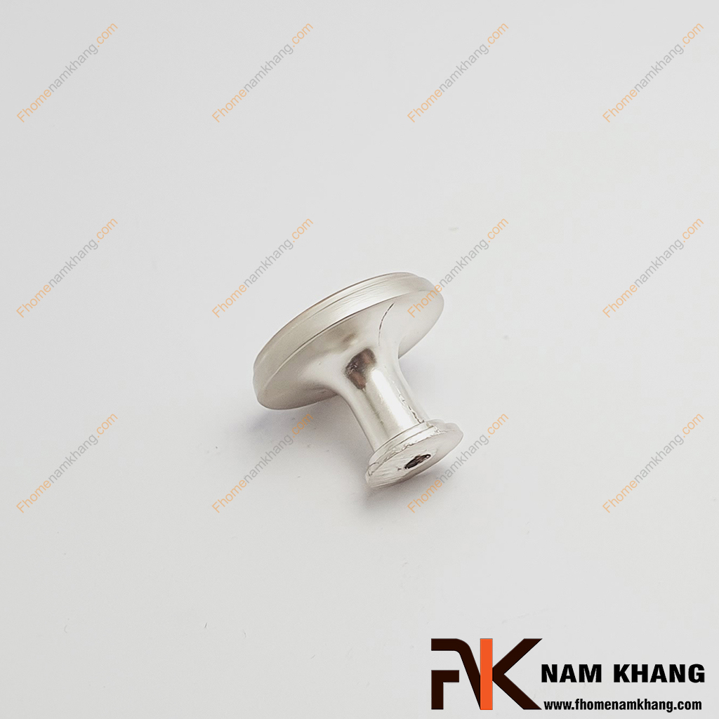 Núm cửa tủ trắng viền vàng NK409-TV - sản phẩm phụ kiện tủ kệ có thiết kế đặc trưng lấy hình ảnh thực tế hoa lá nho cổ điển