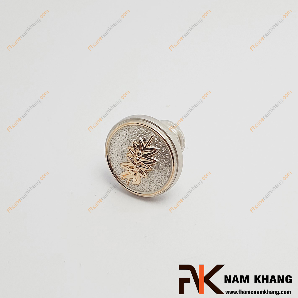 Núm cửa tủ trắng viền vàng NK409-TV - sản phẩm phụ kiện tủ kệ có thiết kế đặc trưng lấy hình ảnh thực tế hoa lá nho cổ điển