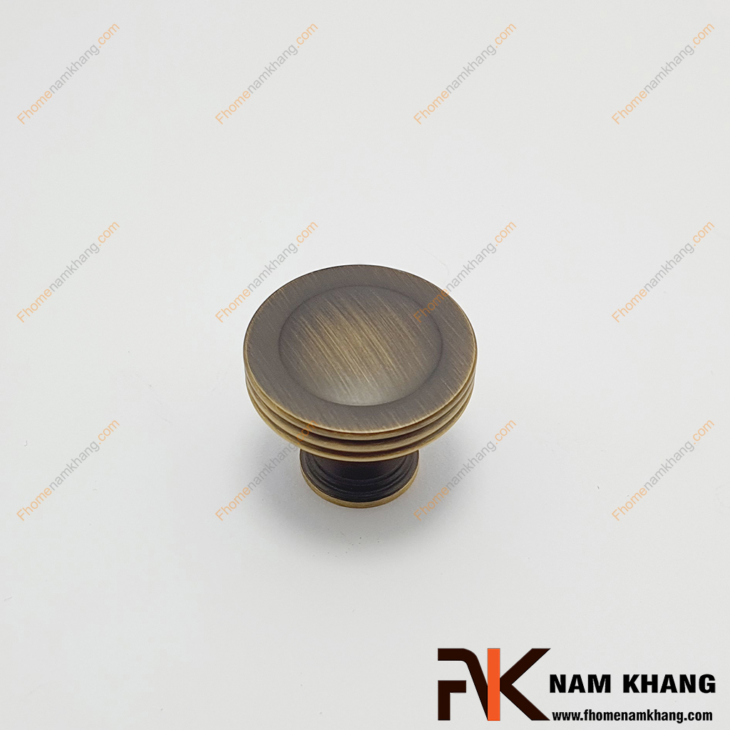 Núm nắm cửa tủ đồng cổ cao cấp NK279D-CF - mẫu núm đồng tròn với bề mặt phần trên có bề mặt tròn, lồi nhẹ ở giữa tạo điểm nhấn thẩm mỹ.