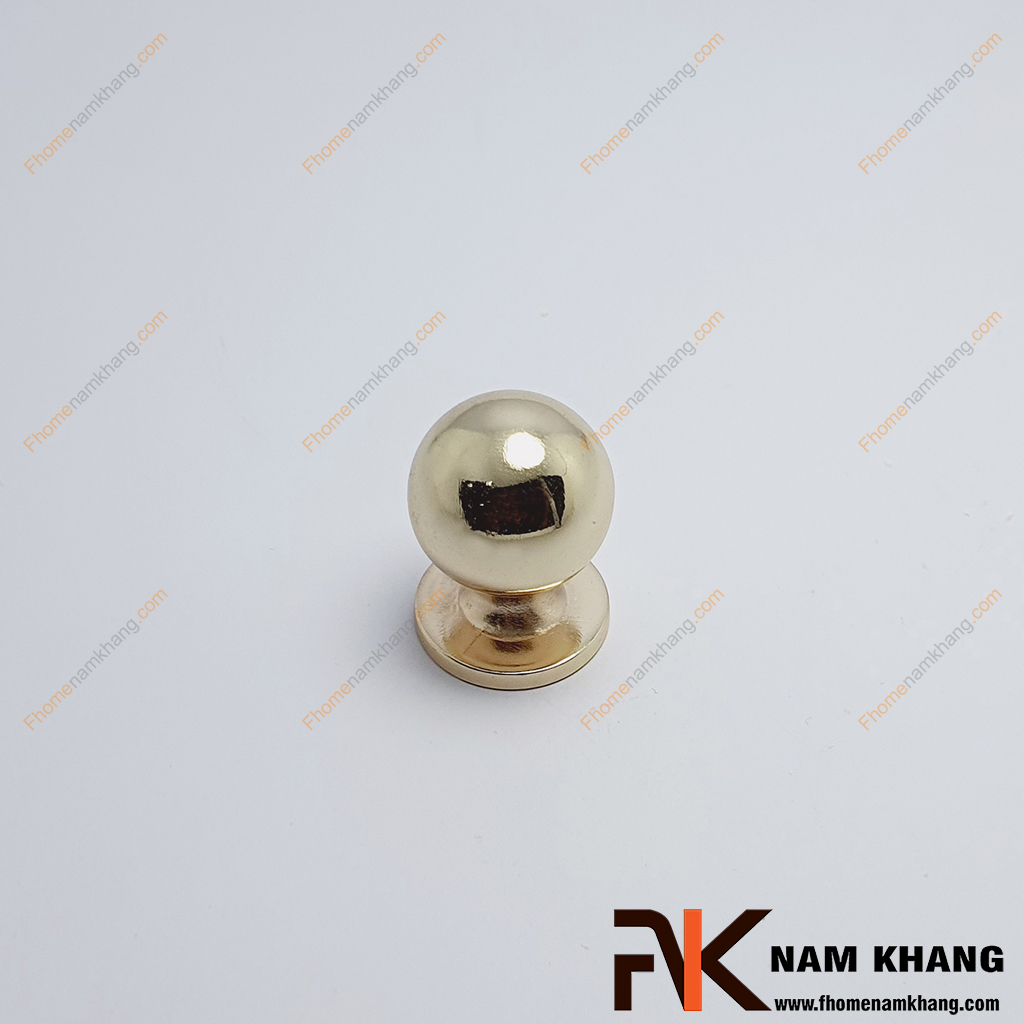 Núm tay nắm tròn vàng bóng NK175T-V - một tay nắm cửa tủ dạng tròn đứng, được hoàn thiện với góc cạnh bo tròn, tạo nên vẻ ngoài hiện đại và mạnh mẽ.