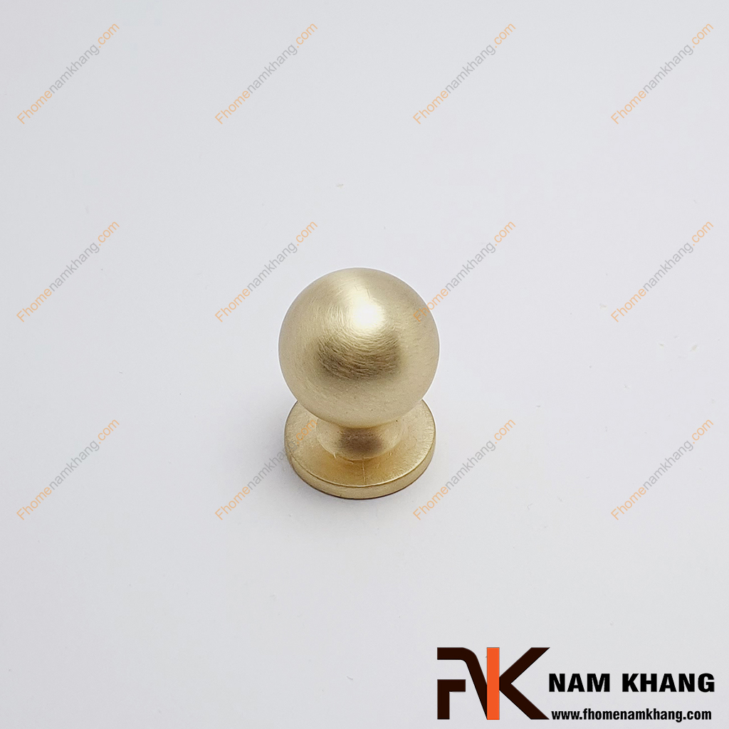Núm tay nắm tròn màu vàng mờ NK175T-VX - một tay nắm cửa tủ dạng tròn đứng, được hoàn thiện với góc cạnh bo tròn, tạo nên vẻ ngoài hiện đại và mạnh mẽ.