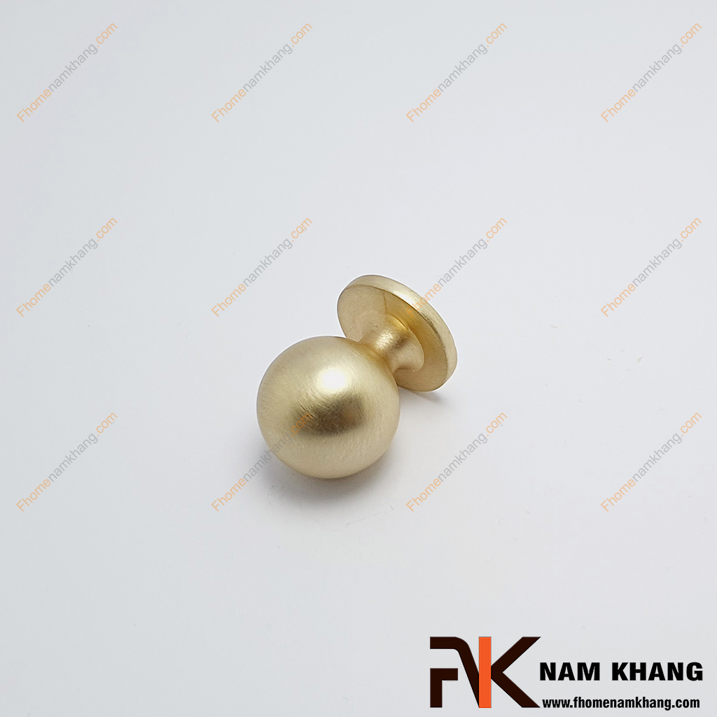 Núm tay nắm tròn màu vàng mờ NK175T-VX - một tay nắm cửa tủ dạng tròn đứng, được hoàn thiện với góc cạnh bo tròn, tạo nên vẻ ngoài hiện đại và mạnh mẽ.