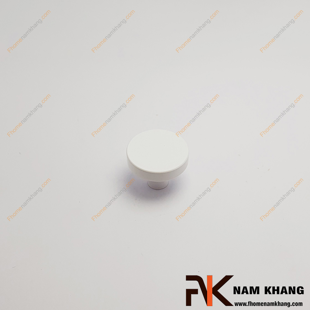 Núm nắm cửa tủ trắng tròn NK267-T -một mẫu thiết kế núm tròn tối giản, được hoàn thiện với bề mặt màu trắng tinh khiết.