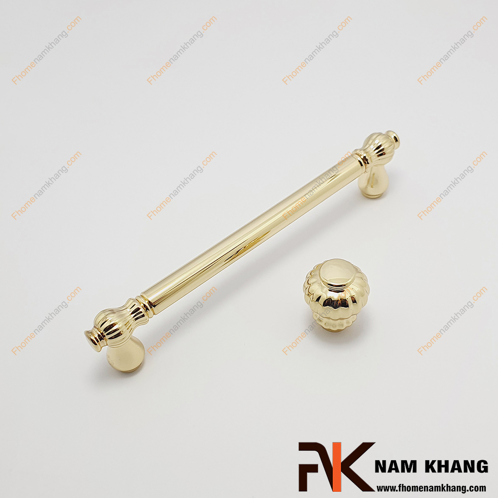 Núm cửa tủ dạng tròn vương miện vàng NK414N-VB phối hợp thiết kế các đường vân tròn xoay đồng tâm tạo thành khối mô phỏng như 1 vương miệng đứng cao cấp và sang trọng.
