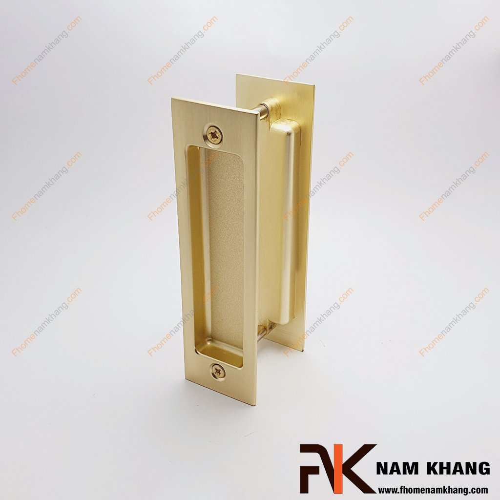 Tay nắm âm lùa bộ dạng chữ nhật màu vàng mờ NK099C-112VM đây là bộ tay nắm âm cửa tủ gồm 2 mặt đối nhau, được thiết kế dành cho cửa lùa hoặc cửa phòng có cấu trúc hai mặt.