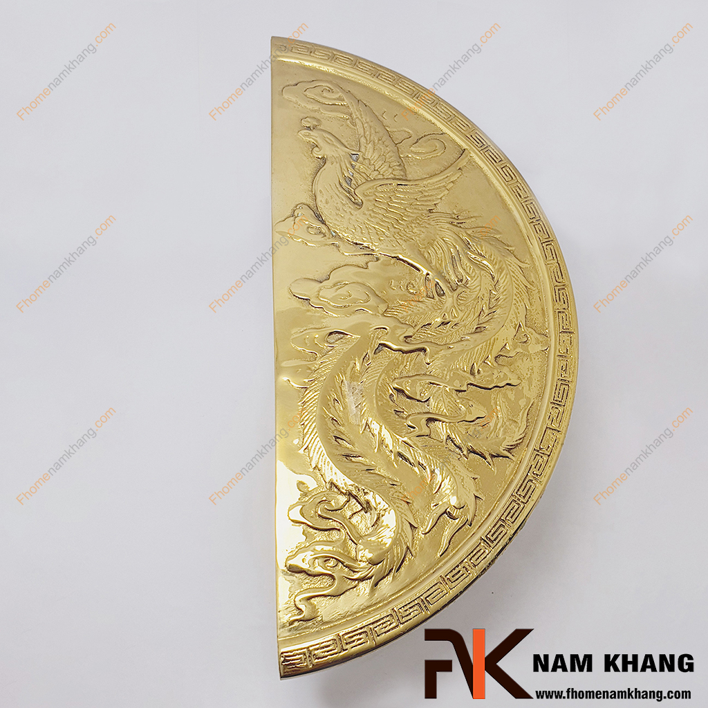Tay nắm cửa chặm hình rồng phượng NKC286BN-DVRP là dạng tay nắm cửa trong ngoài có dạng chữ thập từ chất liệu đồng độc đáo