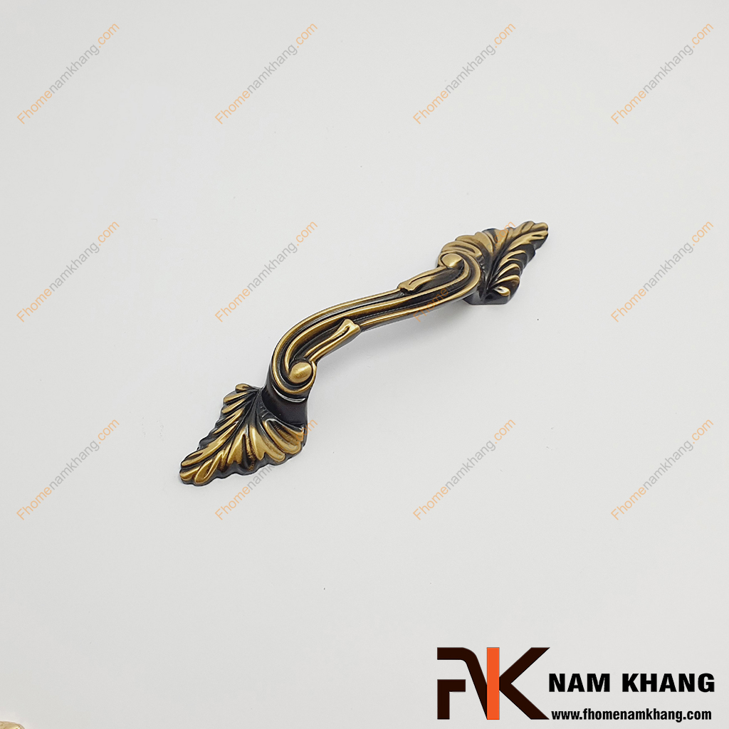 Tay nắm cửa tủ cổ điển bằng đồng NK009D-BCF được sản xuất từ chất liệu đồng bền đẹp.