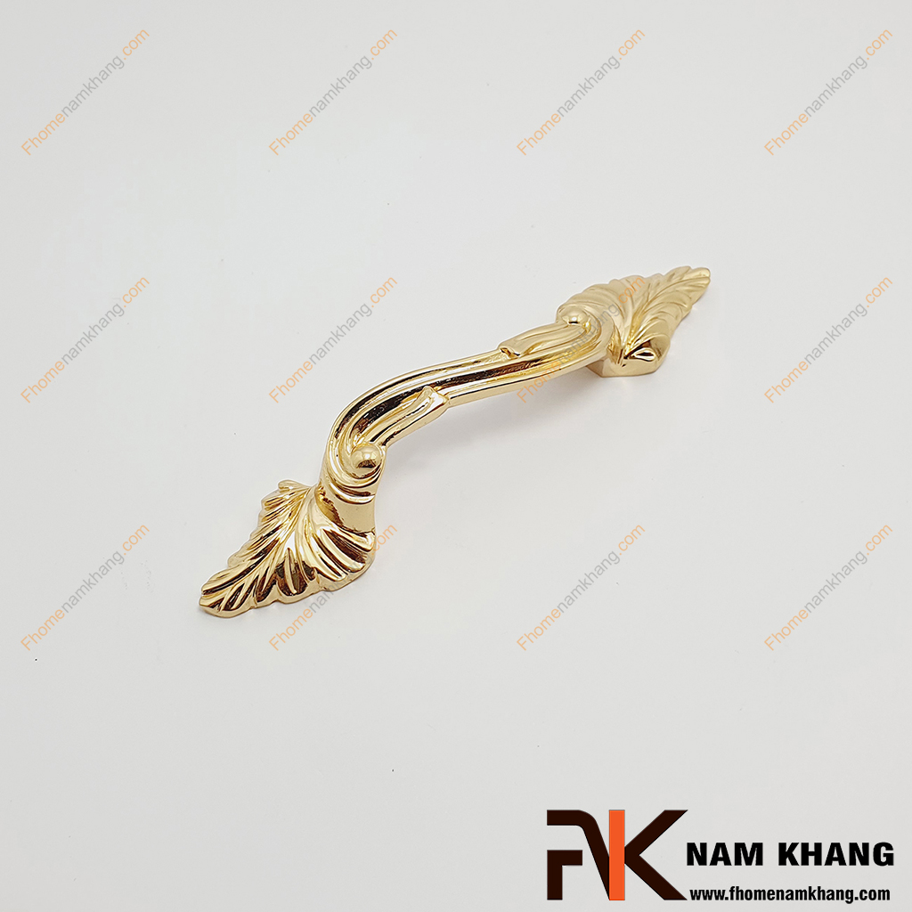 Tay nắm cửa tủ cổ điển bằng đồng NK009D-DV được sản xuất từ chất liệu đồng bền đẹp.