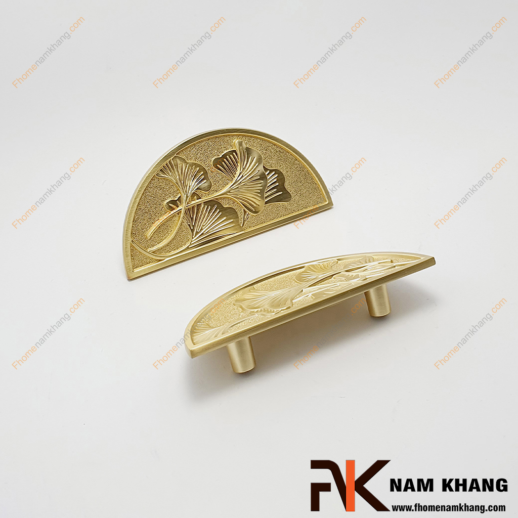 Tay nắm tủ dạng cặp họa tiết lá bạch quả NK214GB-VM - một dạng tay nắm cổ điển gồm 2 thành phần nửa hình tròn đối xứng nhau.