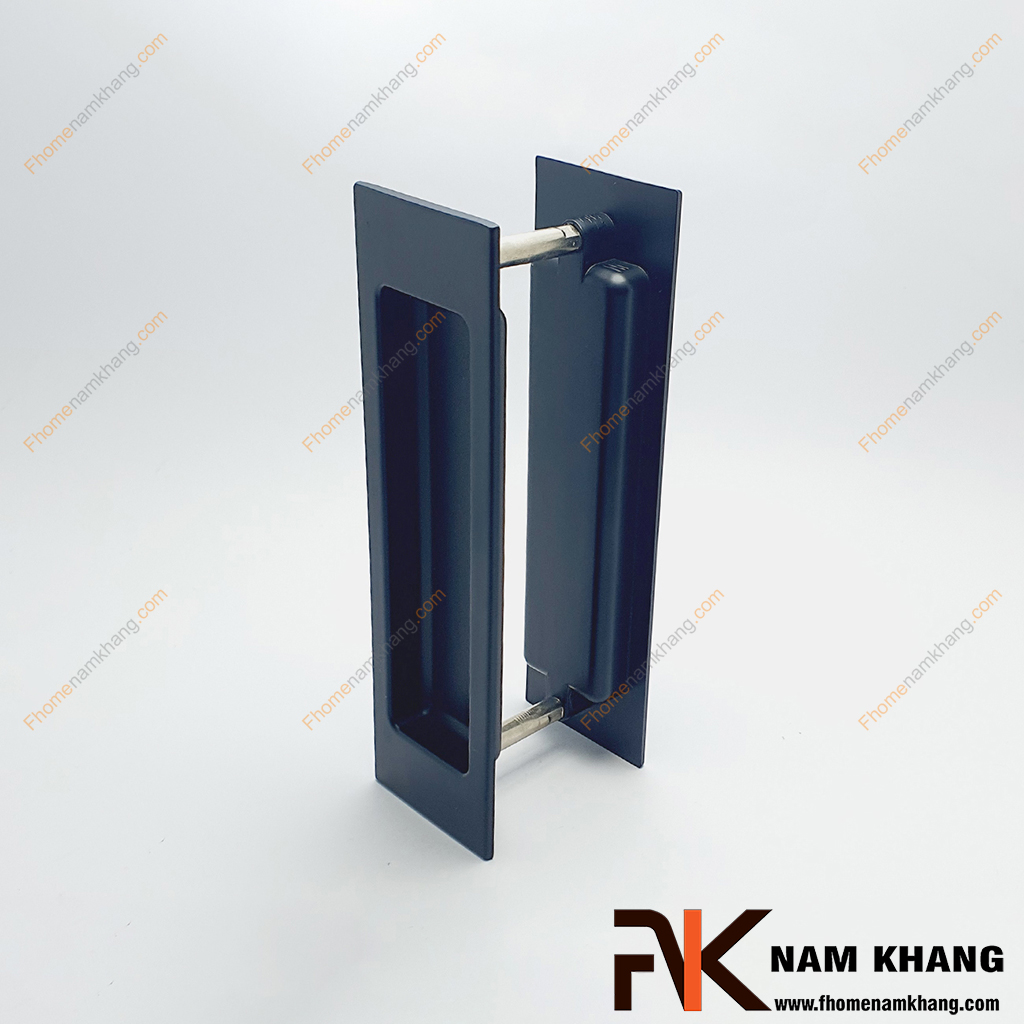 Tay nắm âm lùa bộ dạng chữ nhật màu đen NK099C-112D đây là bộ tay nắm âm cửa tủ gồm 2 mặt đối nhau, được thiết kế dành cho cửa lùa hoặc cửa phòng có cấu trúc hai mặt.