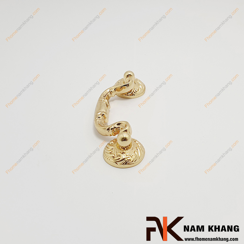Tay cầm cửa tủ vòng rơi NK100D-72DV là một mẫu tay nắm kiểu vòng rơi, có thiết kế 2 chân đế rời có thể tháo lắp riêng và hoạt động bằng vòng nắm ở giữa.