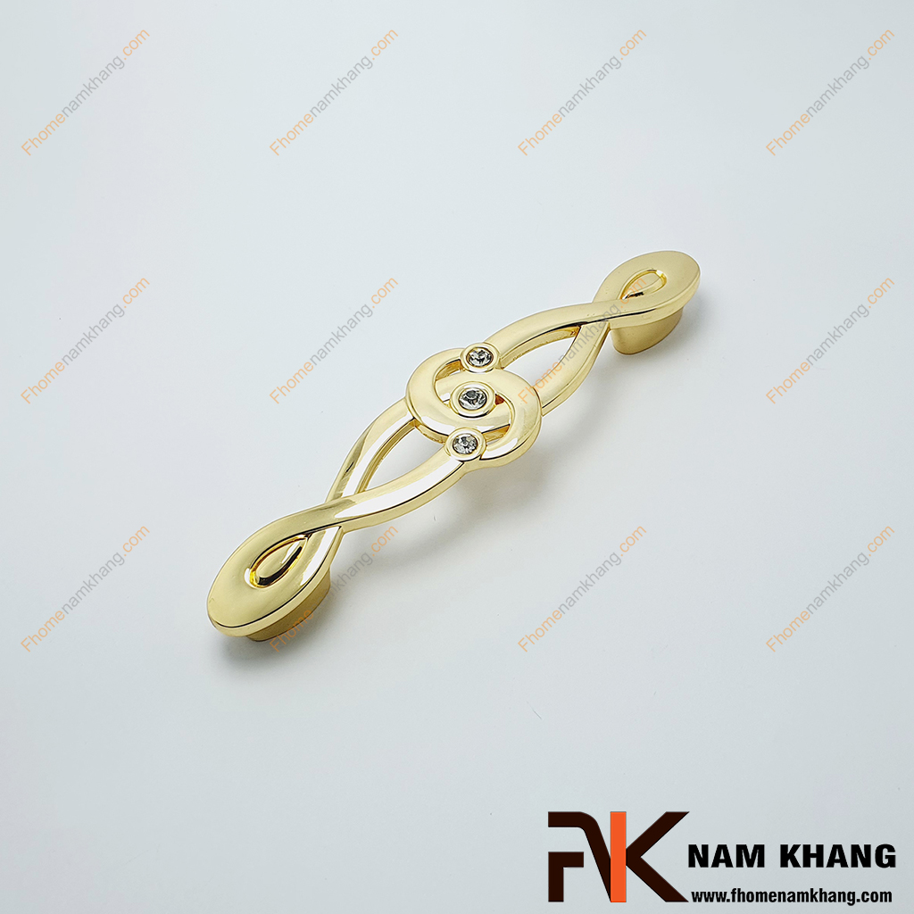 Tay nắm cửa tủ mạ vàng bóng NK387-128V thiết kế độc đáo với dạng xoắn và tạo điểm nhấn bằng pha lê ở giữa thân tay nắm