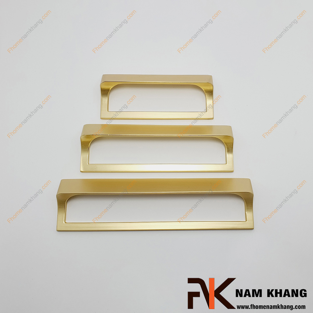 Tay kéo cửa tủ vàng mờ NK446V-96VM là một mẫu thiết kế tay nắm tủ đơn giản vuông góc với khuôn dạng móc.
