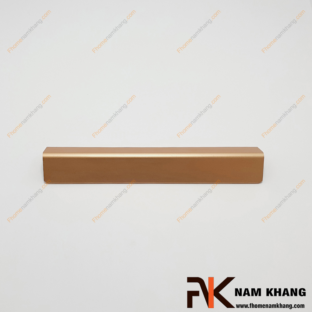 Tay cầm cửa tủ dạng cong hợp kim màu vàng mờ NK014S-VM kiểu dáng tay nắm dương có lối thiết kế cong gập với nhiều size và màu mang lại nhiều sự lựa chọn cho quý khách.