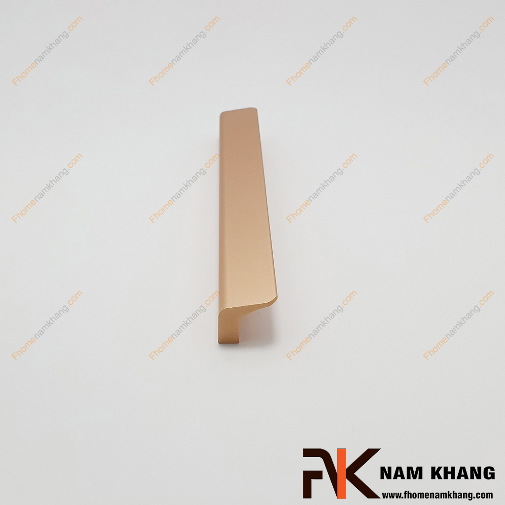 Tay cầm cửa tủ dạng cong hợp kim màu vàng mờ NK014S-VM kiểu dáng tay nắm dương có lối thiết kế cong gập với nhiều size và màu mang lại nhiều sự lựa chọn cho quý khách.