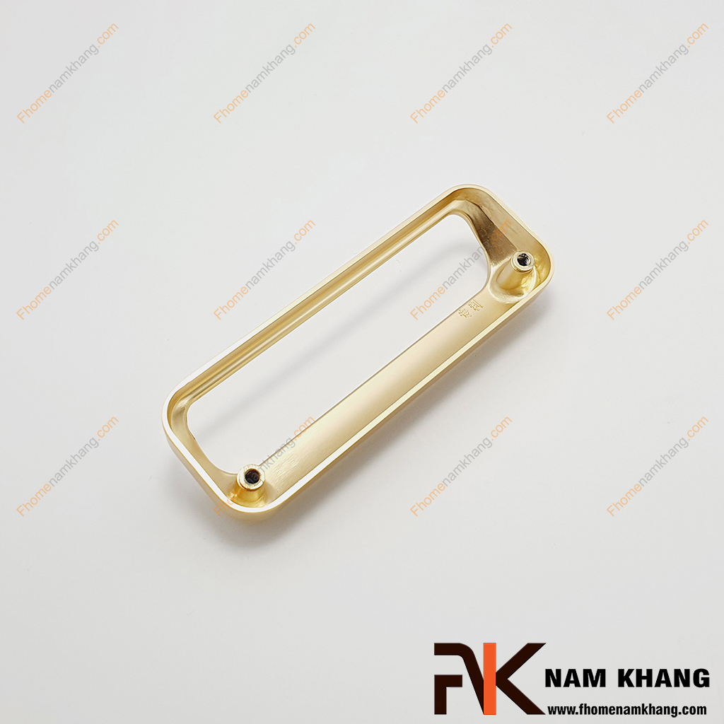 Tay kéo cửa tủ dạng vòm vàng mờ NK446T-VM là một mẫu thiết kế tay nắm tủ đơn giản tròn góc với khuôn dạng bo tròn phân tầng.