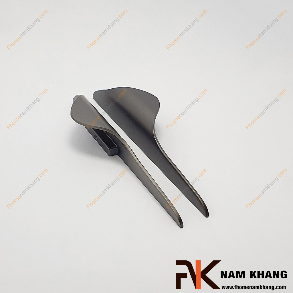 Tay nắm tủ dạng cặp màu vàng xám NK460C-32X - dạng tay nắm có 2 phía ngược nhau, thường được sử dụng trên các dạng cửa đôi cả dạng mở và dạng trượt lùa. 