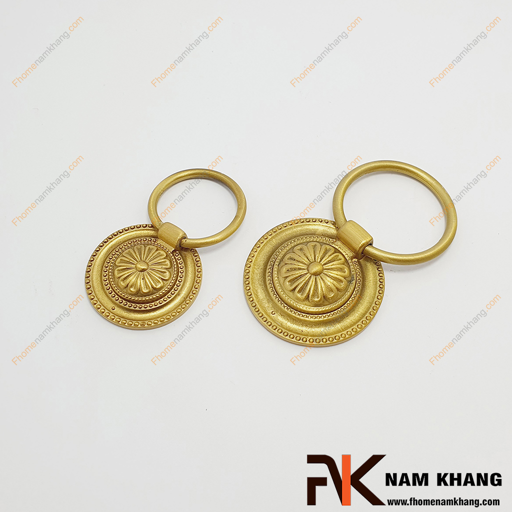 Tay nắm tủ vòng đồng cổ điển NK224-VM, một thiết kế vòng rơi sang trọng và bền đẹp.
