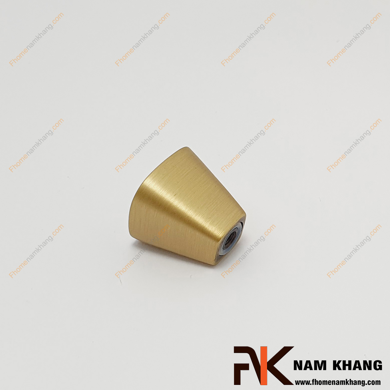 Núm cửa tủ cao cấp bằng đồng NK206A-R, dáng núm tròn trơn màu đồng vàng xước ấn tượng, lắp đặt bằng vít khoan âm cực kỳ an toàn khi sử dụng