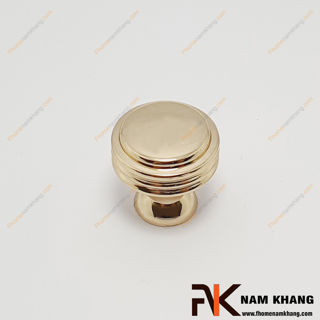 Núm cửa tủ dạng tròn màu vàng bóng NK306T-V, một mẫu núm tủ độ bền cao với chất liệu hợp kim cao cấp đặc và được mạ vàng bóng ánh kim nổi bật.